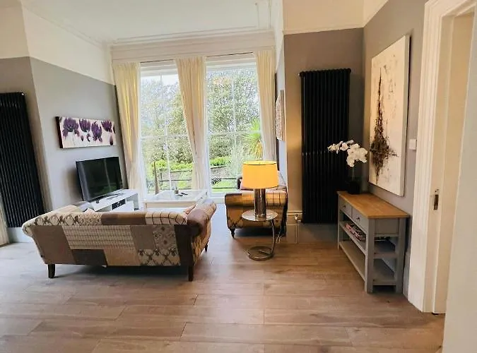 Luxury Garden Apartment Under The Castle, Dover