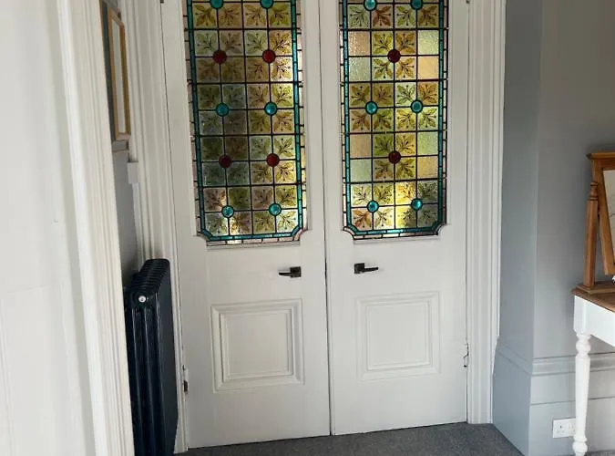 Luxury Garden Apartment Under The Castle, Dover